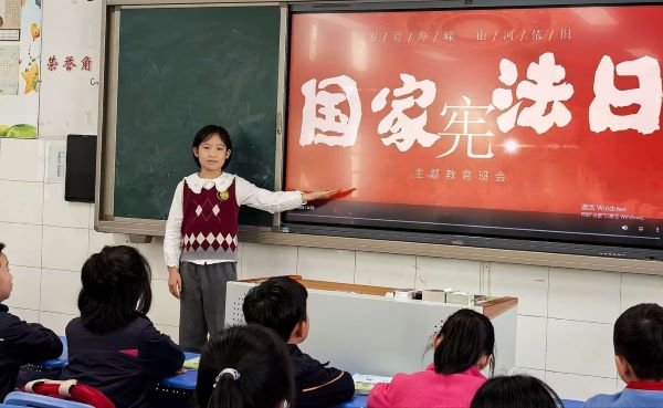 道德引领成长  法治照亮未来