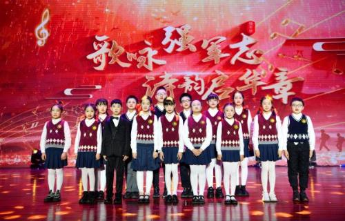 长二栢：长二学生倾情送演 元旦之际致敬武警